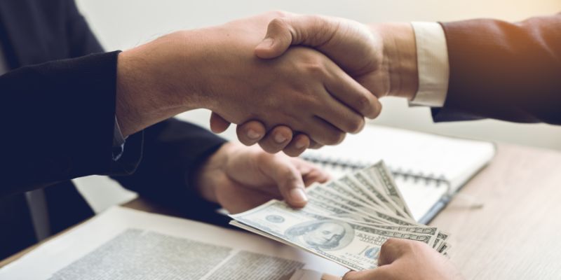 A lender handing over a private money loan to a preoperty investor - ECF