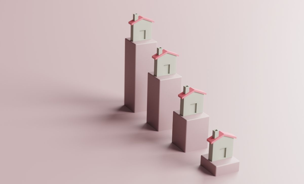 A series of houses on ascending bars - Volatility of market rates - Express Capital Financing