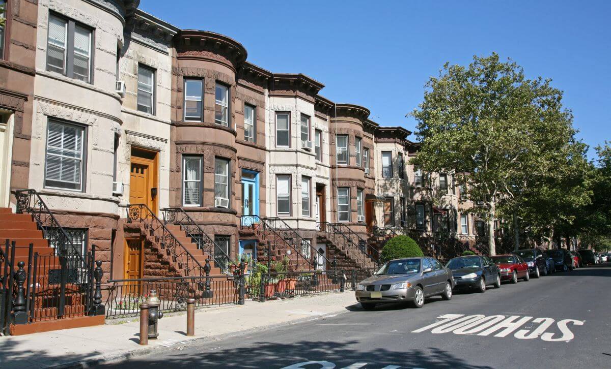 A street in Brooklyn in the sunshine - Express capital Financing